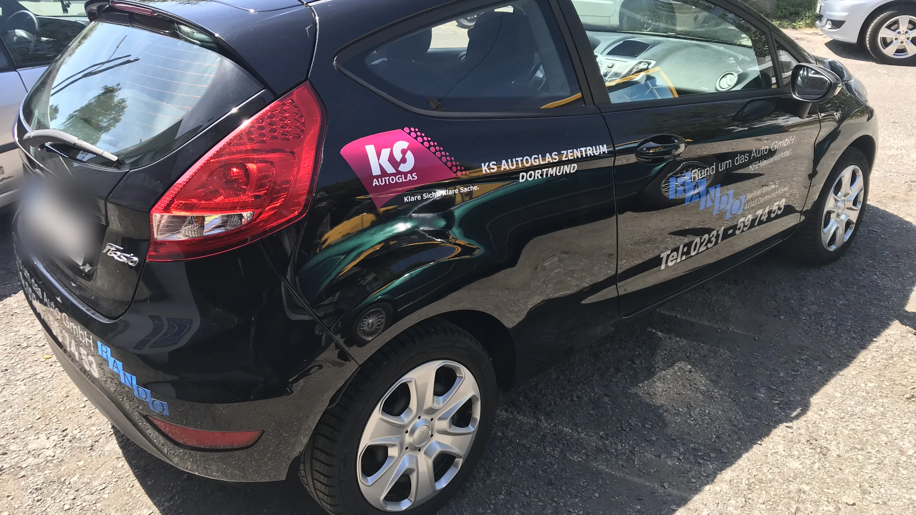 Servicefahrzeug der Rando Kfz GmbH mit KS Autoglas Zentrum Dortmund Beschriftung