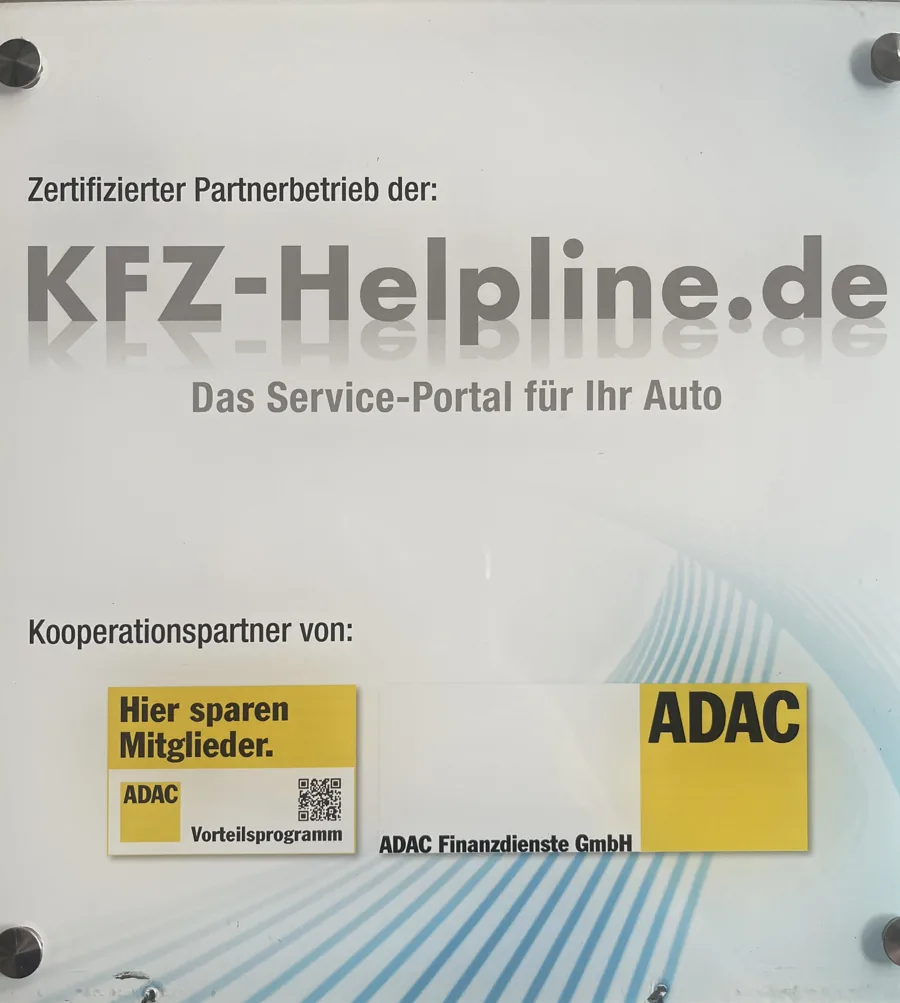 Tafel Zertifizierter Partnerbetrieb von KFZ-Helpline.de, Kooperationspartner des ADAC
